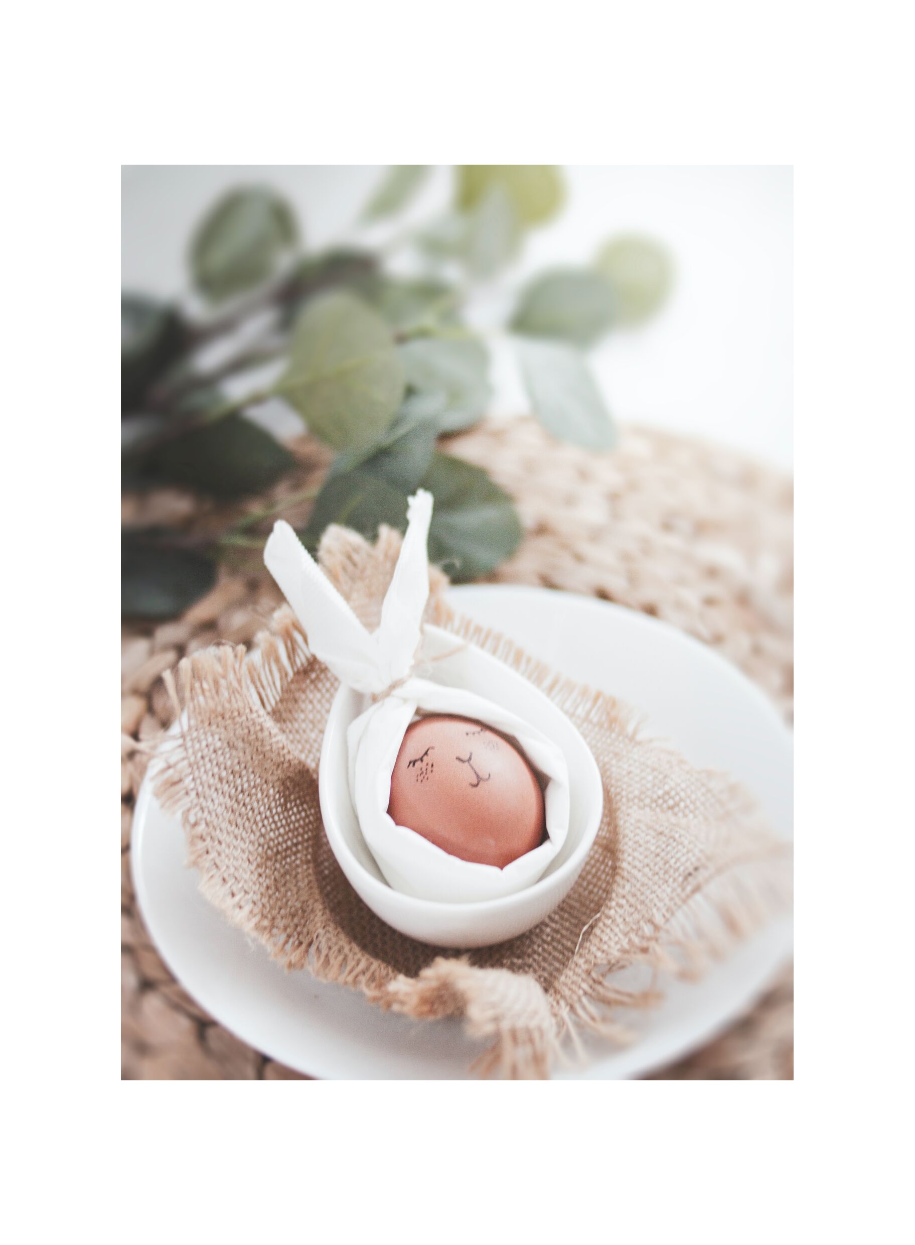 easter-egg-on-plate-2209597