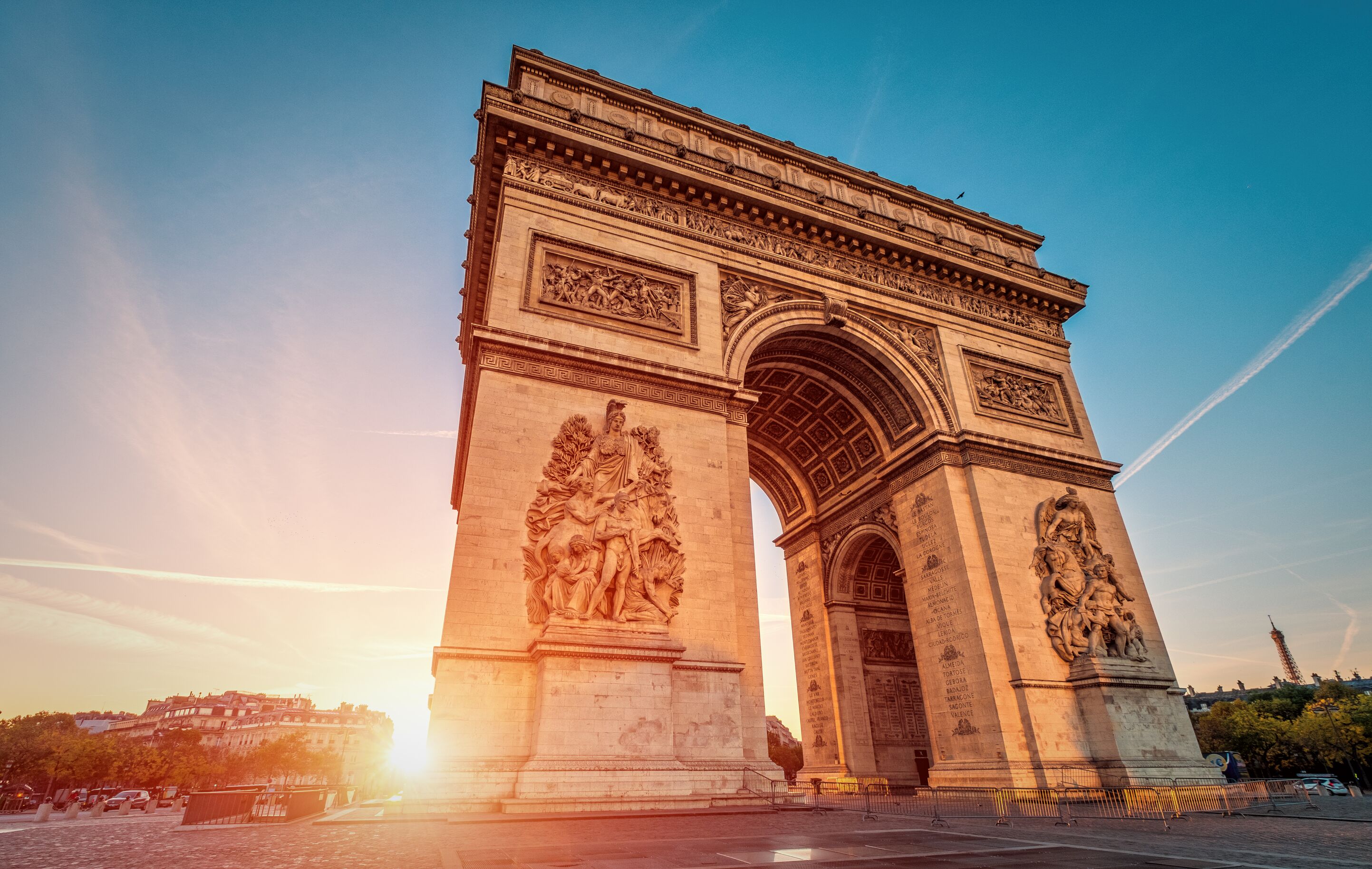 Arc de Triomphe at dawn - Paris