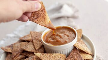 zoete-tortilla-chips-karamelsaus