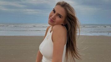 Esmee Cox, pesterijen