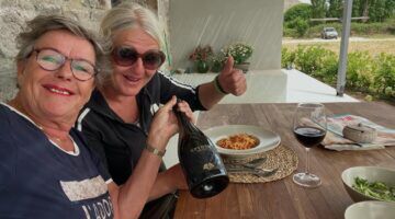 B&B Vol Liefde petra en lieske samen gespot
