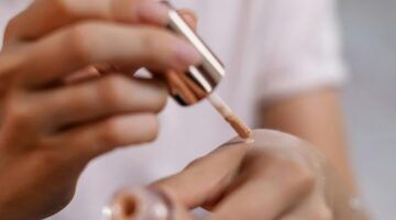 FEM FEM Beauty: 9 Foundations die je huid laten stralen