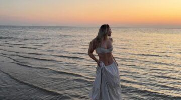 Meisje op het strand.