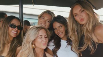 Groepje Nederlandse meiden op vakantie.