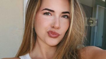 Jade Anna maakt een selfie.