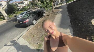 Vrouw die aan het wandelen is.