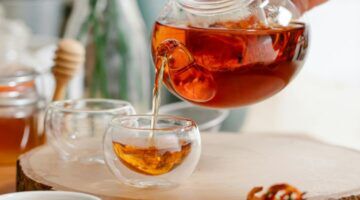 Thee wordt ingeschonken.