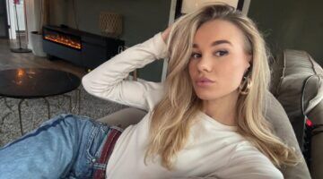 Laiza Vunderink selfie op de bank.