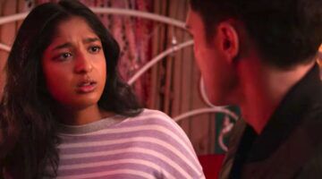 Devi praat tegen Paxton in de serie Never Have I Ever