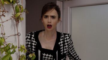 Emily in Emily in Paris kijkt geschokt.