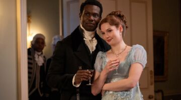Francesca en John arm in arm in de serie Bridgerton.
