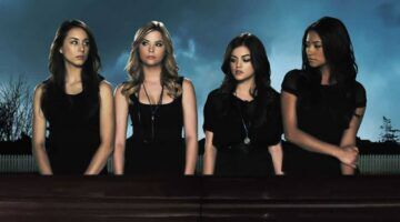 Spencer, Hanna, Aria en Emily in Pretty Little Liars.