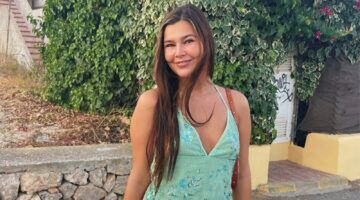 Diva lachend op de foto.