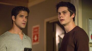 Dylan O'Brien en Tyler Posey in Teen Wolf.