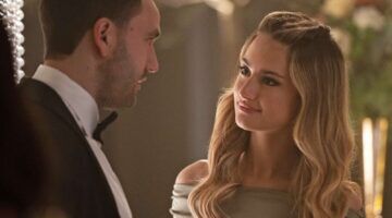 Meisje kijkt jongen boos aan.