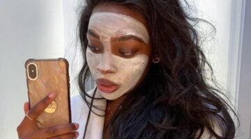 Vrouw met gezichtsmasker