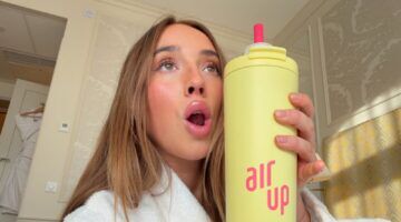 Meisje met een AirUp.
