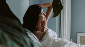 Vrouw in bed.