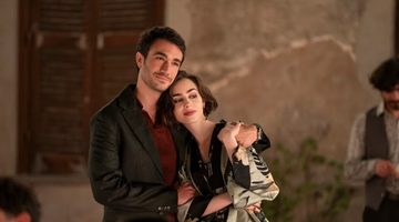 Scene uit Emily in Paris.