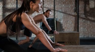 Full body workout in de sportschool.