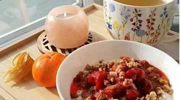 Yoghurt en thee als ontbijt
