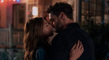Tom Bateman en Lili Reinhart in The Love Hypothesis.