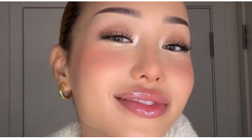 Cold girl make-up look