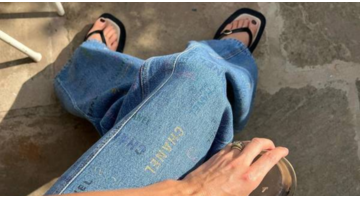 flip-flops slippers jeans outfit