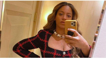 Beyonce rookt sigaret op podium