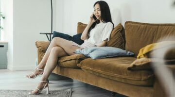 Marie pleegt overspel aan de telefoon