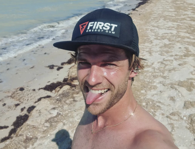 Omg! Bachelor Thomas trekt zijn kleren uit voor Chantal Janzen