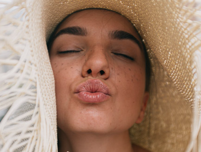 Illustratie voor: Ouch! Dit moet je doen als je verbrande lippen hebt