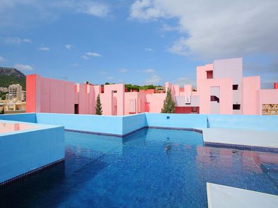 Illustratie voor: Deze roze Airbnb is de perfecte plek voor een vriendinnenweekend