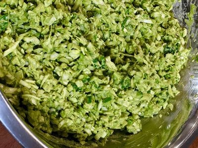Illustratie voor: Deze salade gaat viral op TikTok en zo maak je hem