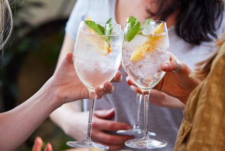 Illustratie voor: Vergeet de gin tonic, dit is wat je van de zomer gaat drinken