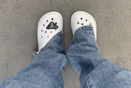 crocs stylen Outfits Crocs