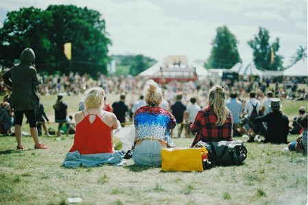 Illustratie voor: Op een festival heb je de meeste kans om verliefd te worden