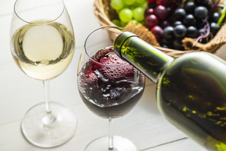 Illustratie voor: De lekkerste low-budget wijntjes onder de 10 euro