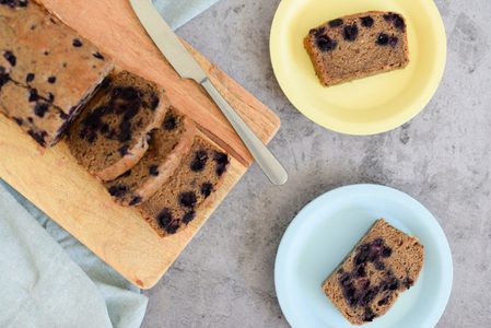 Vegan bosbessen-bananenbrood_horizontaal