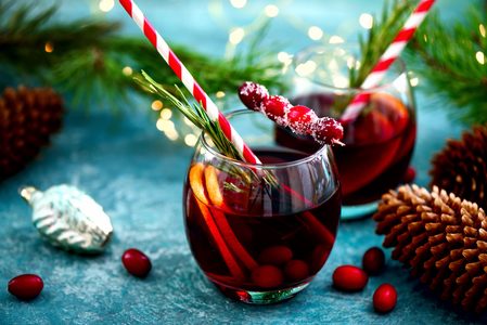 Illustratie voor: Zelf glühwein maken? Wij delen het recept van je favo winterdrankje