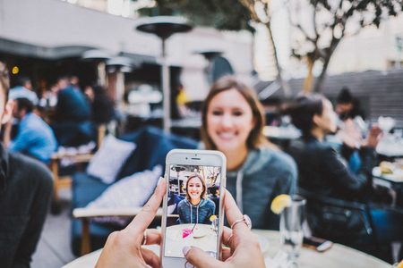 Illustratie voor: Zo verdien je geld op Instagram zónder influencerstatus