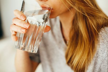 Illustratie voor: Dit zijn de redenen waarom je dagelijks voldoende water moet drinken