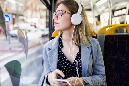 Illustratie voor: Deze 6 podcasts inspireren jou het beste uit jezelf te halen