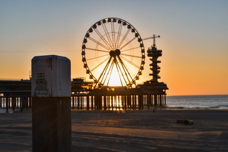Illustratie voor: Zomer in eigen land: 3 leuke strandtenten in Scheveningen
