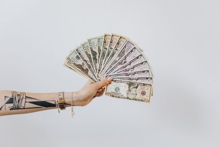 Illustratie voor: Studieschuld sneller aflossen? Deze tips gaan je daarbij helpen