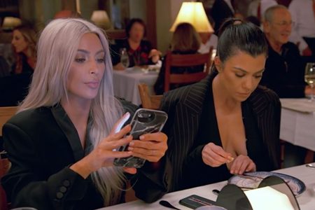 Illustratie voor: Zo moet je een dating app gebruiken volgens je sterrenbeeld