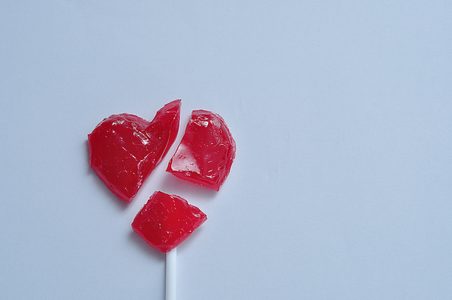 Illustratie voor: Is je relatie net uit? Dit is hoe lang je nodig hebt om écht over iemand heen te komen.