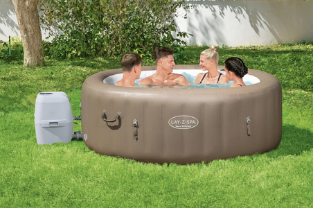 Illustratie voor: In deze goedkope hottub van de Lidl past jouw hele vriendengroep