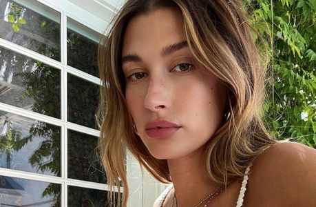 Illustratie voor: Dit is Hailey Bieber’s wellness routine én het bevat dutjes doen