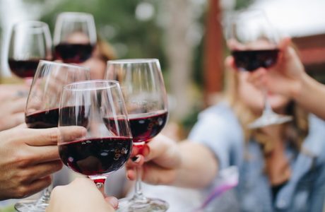Illustratie voor: Het perfecte vriendinnenuitje: High Winen